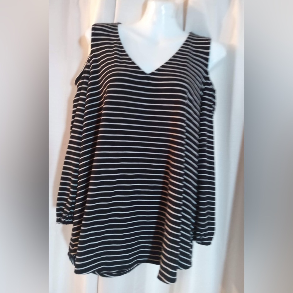 Jones New York Black and White Striped Off the Shoulder Long Sleeve Top